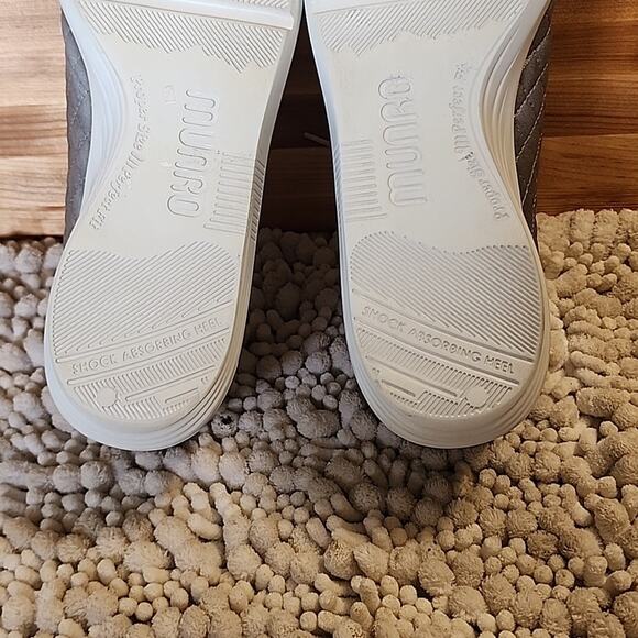 MUNRO EMMIE SILVER QUILTED LACE-UP SNEAKERS WOMAN SIZE 9.5 NWOB - Picture 15 of 16